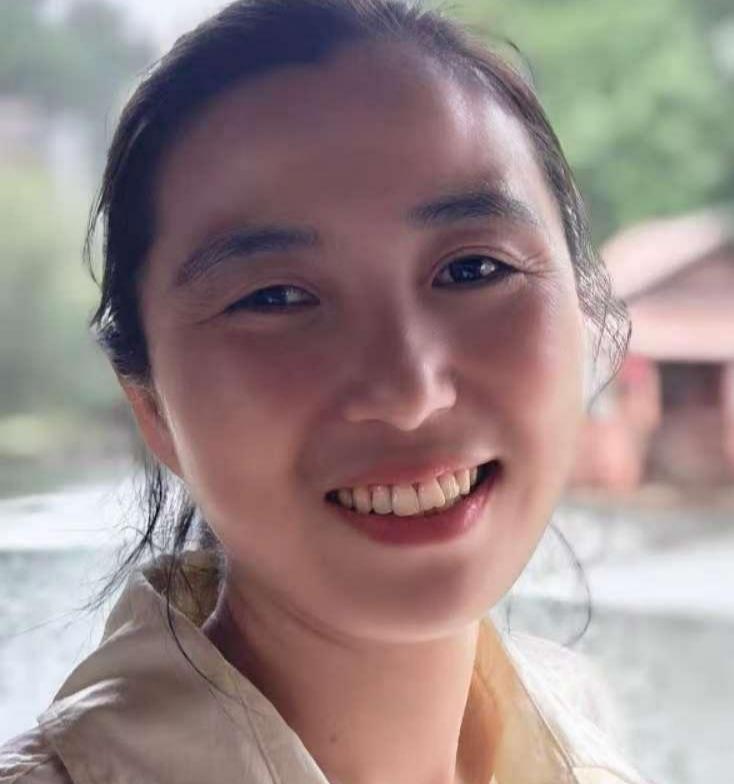 吳婷婷（國瓷紅葉畫院副秘書長(zhǎng)）